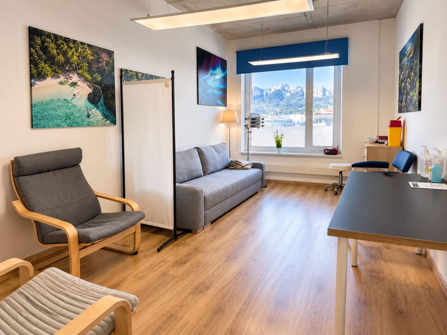 Infusionszimmer mit Liege für Infusionstherapien